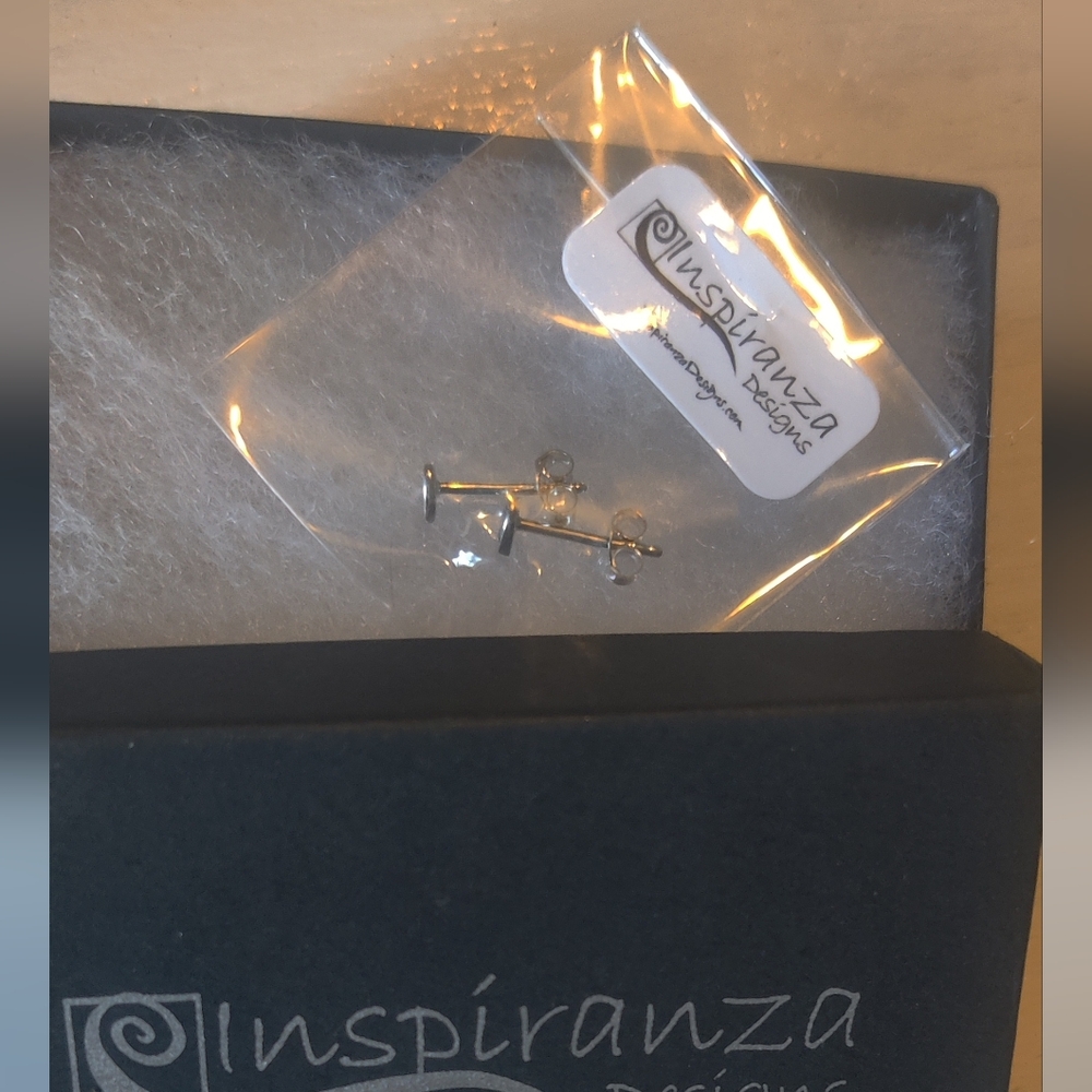 ⭐ 3 For $21⭐ Silver Heart Earrings - Picture 3 of 4